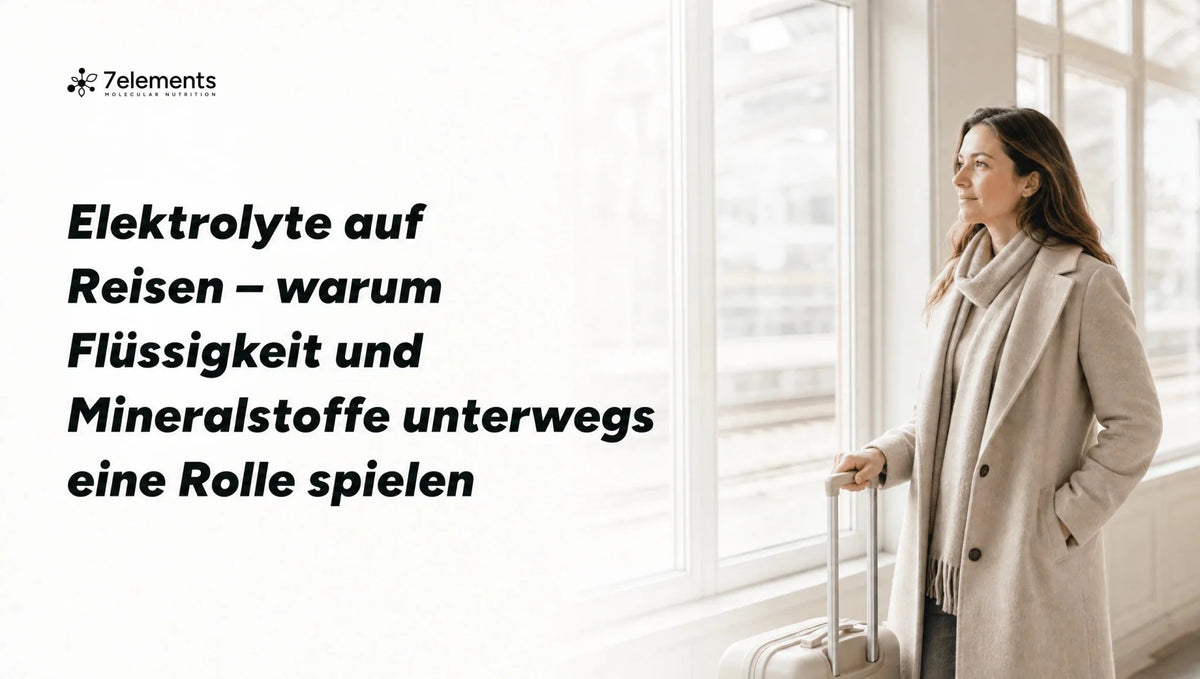 Frau mit Koffer am Bahnhofsfenster – Elektrolyte auf Reisen
