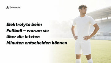 Fußballspieler auf einem Rasenplatz am Morgen – Elektrolyte beim Fußball