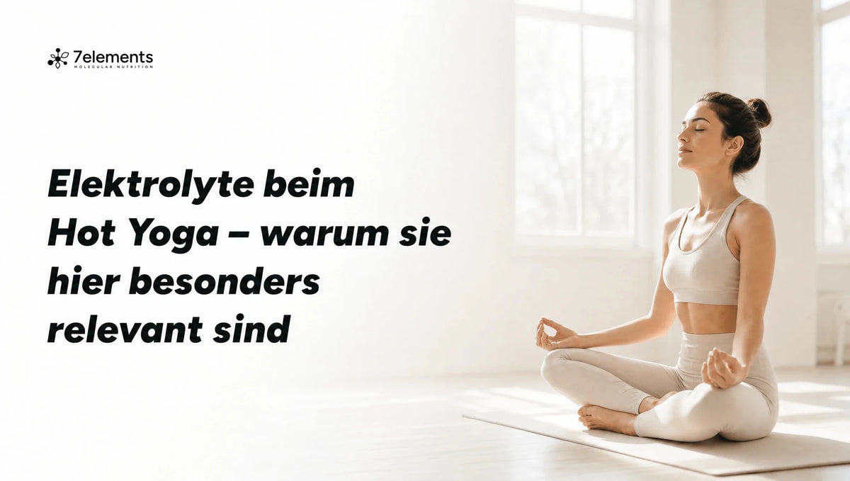 Frau in einer Yogapose im hellen Studio – Elektrolyte beim Hot Yoga