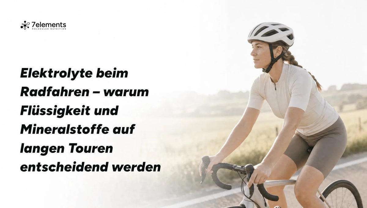 Radfahrerin auf einer Landstraße am Morgen – Elektrolyte beim Radfahren