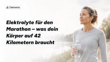 Läuferin mit Trinkflasche nach dem Lauf – Elektrolyte für den Marathon