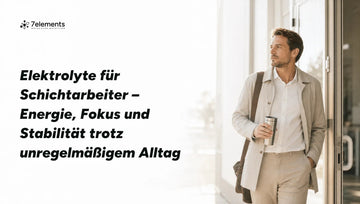 Mann in Arbeitskleidung verlässt morgens ein helles Gebäude – Elektrolyte für Schichtarbeiter